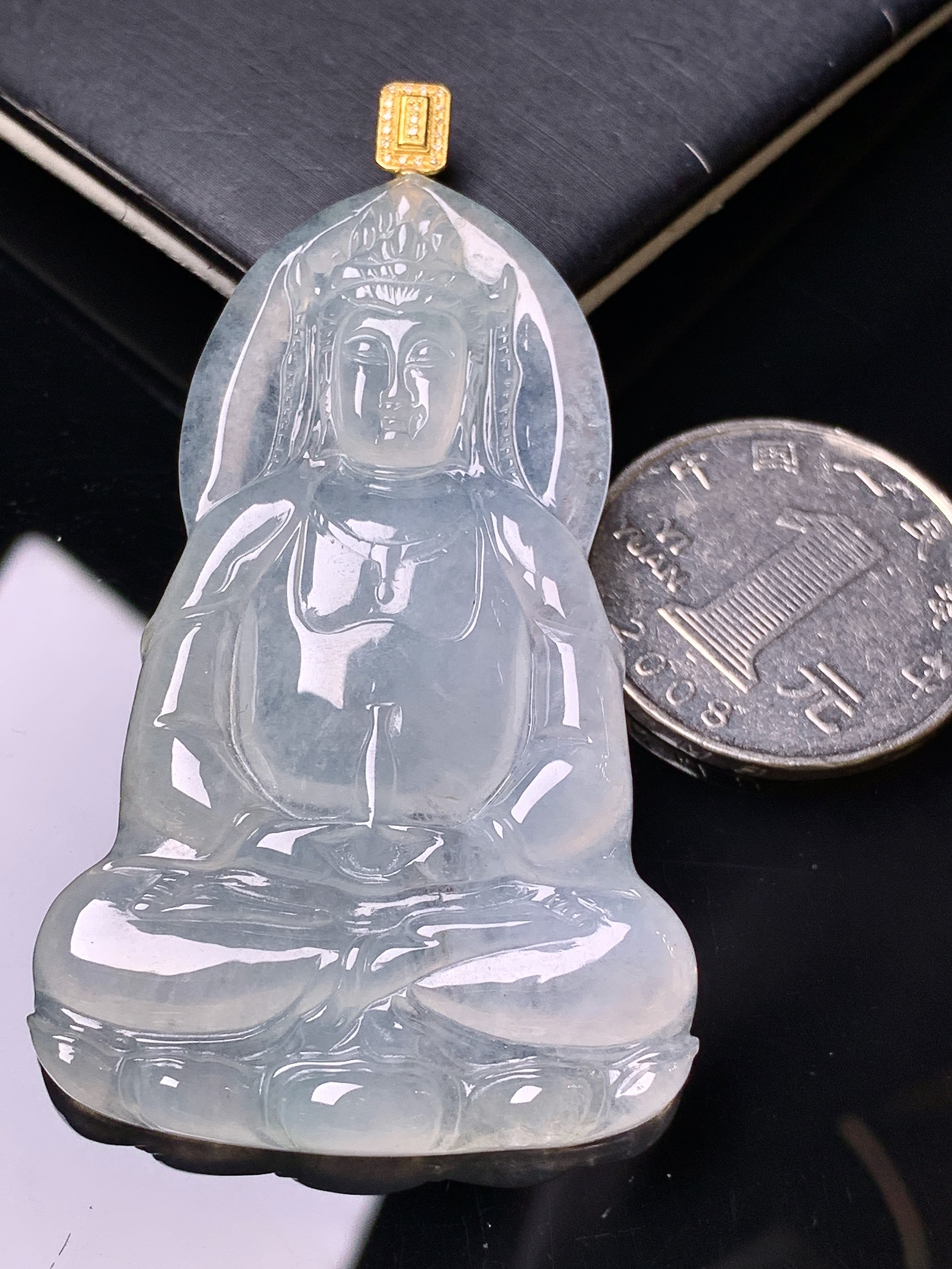 18k金镶嵌冰种观音菩萨吊坠 玉质细腻 色泽艳丽清新 水润亮眼 整体尺寸62.8*35*5 c1