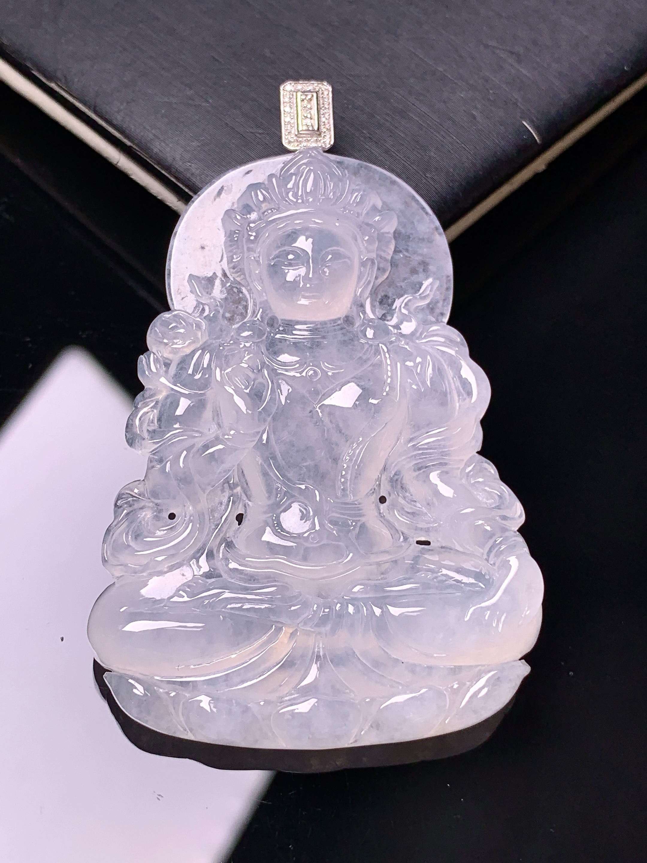 18k金钻镶嵌冰种度母观音菩萨吊坠 玉质细腻 色泽艳丽清新 水润亮眼 整体尺寸53*33.6*5.5 c1