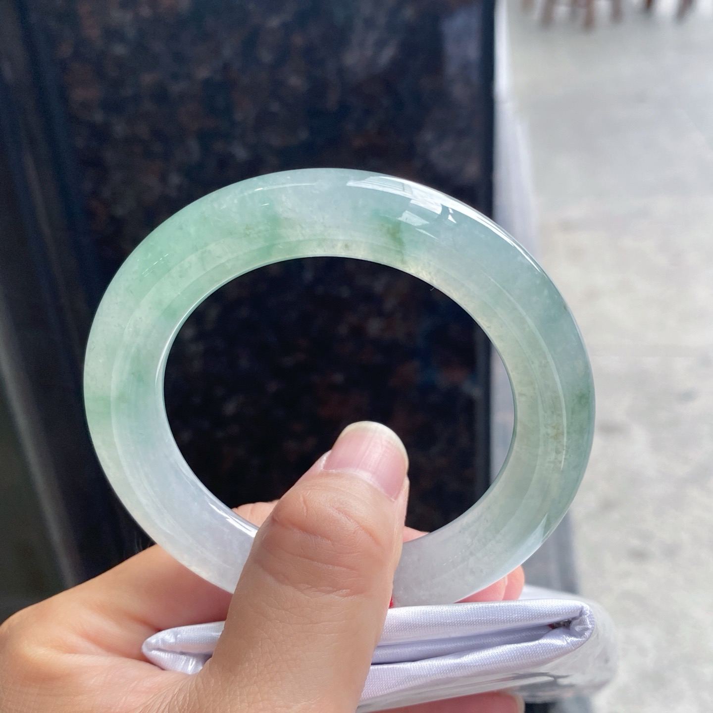 圈口56.1-11.7-11.8    【冰种飘花圆条手镯】*圈口56  57可戴  质地细腻   种水好