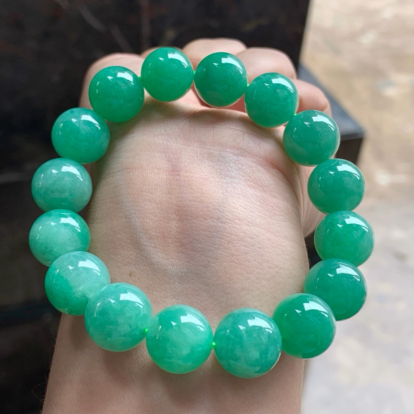 浓绿色手串^_^鲜艳
