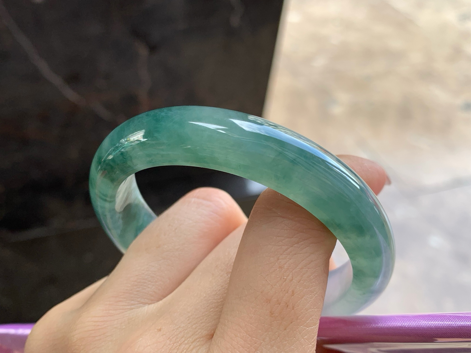 53.3-12.7-8.7
飘花贵妃镯^_^水润十足 正圈50可以戴