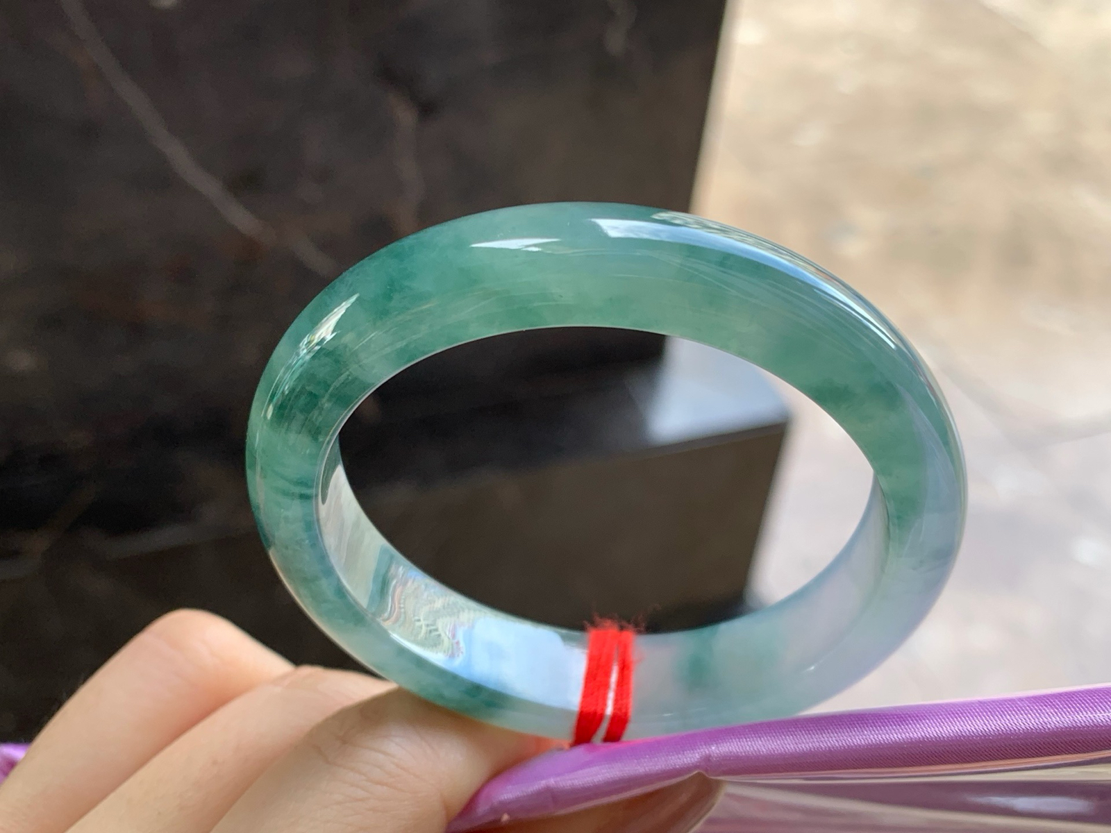 53.3-12.7-8.7
飘花贵妃镯^_^水润十足 正圈50可以戴