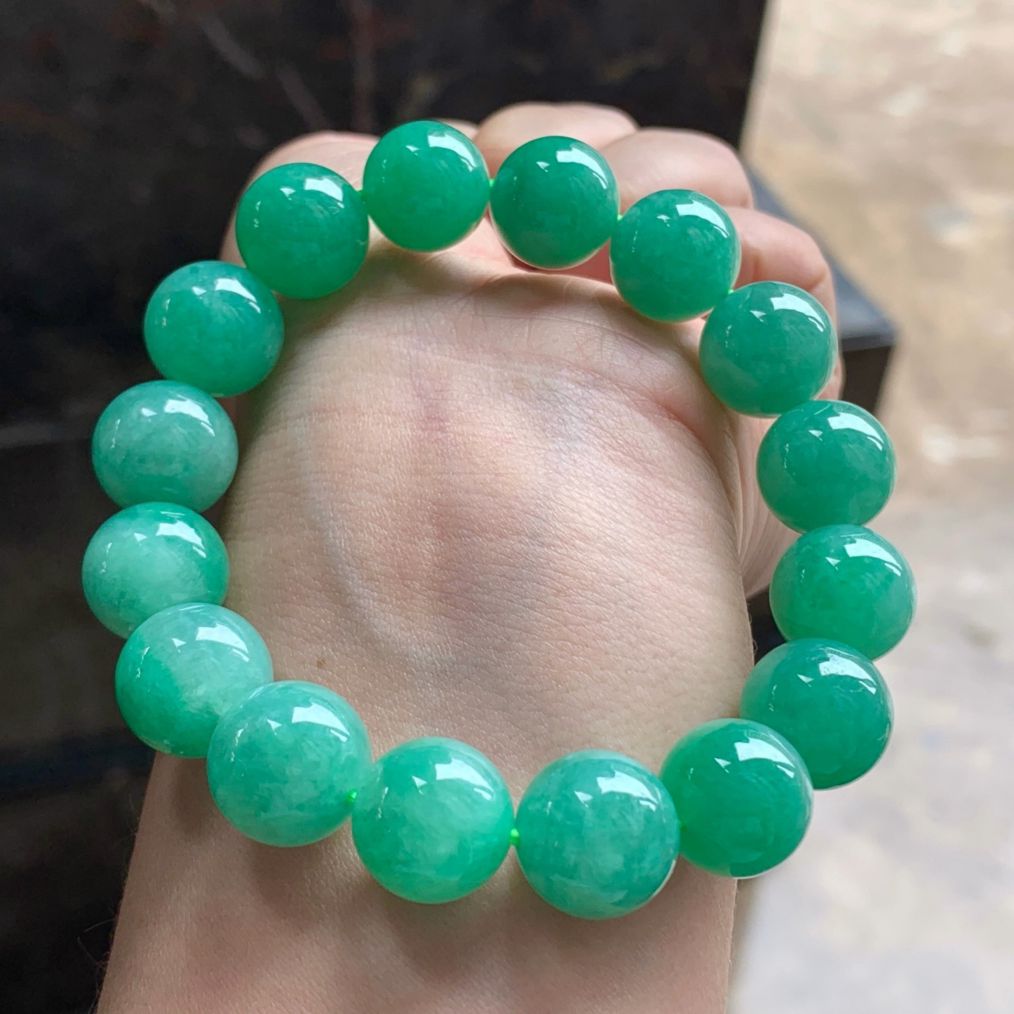 浓绿色手串^_^鲜艳
