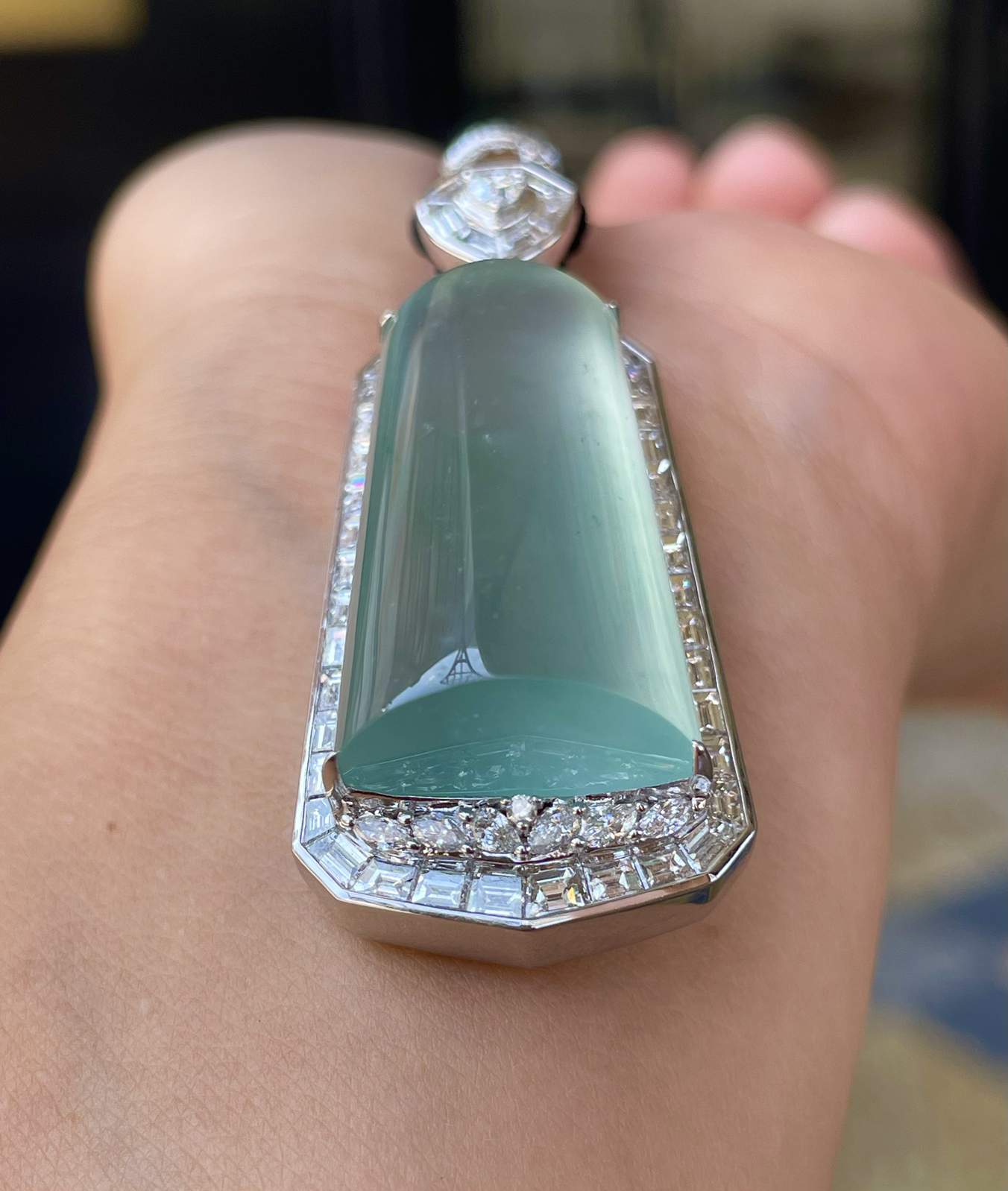 【冰种飘花无事柱】精品，种水上乘，通透闪亮，晶莹剔透。18K金钻镶嵌，裸石尺寸28.7*16.1*8.6毫米