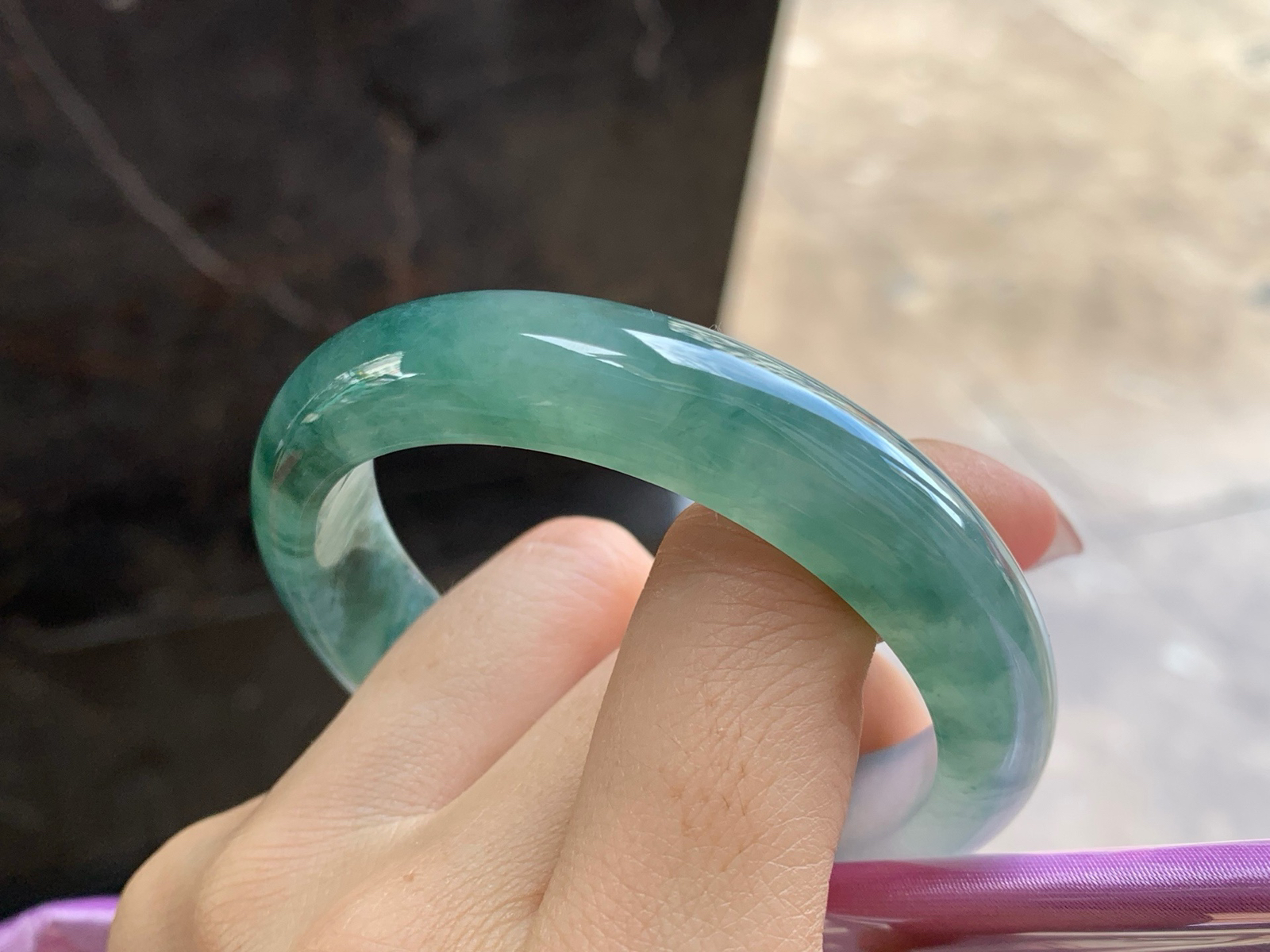 53.3-12.7-8.7
飘花贵妃镯^_^水润十足 正圈50可以戴