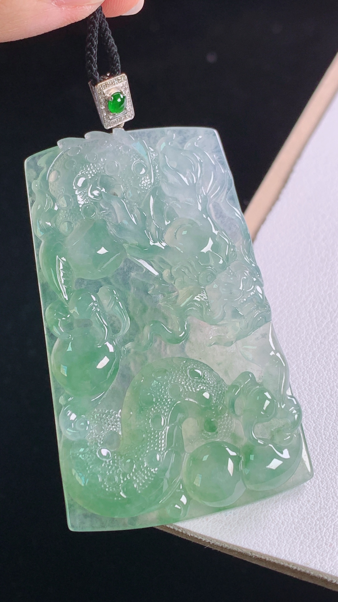 ️冰晴龙牌吊坠，18K真金真钻，种色兼备，雕工精湛，霸气，无裂，尺寸:67.6-58.9-36.0-6.1mm 8
