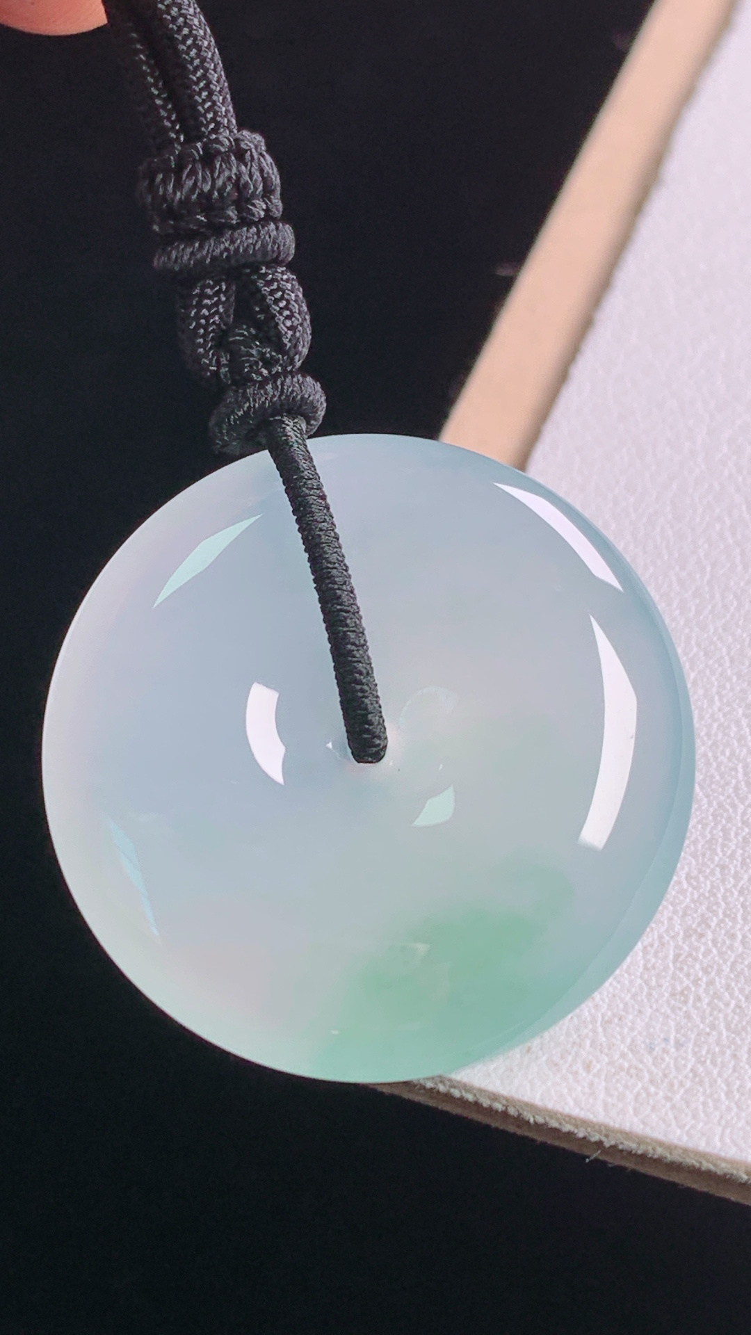 ️冰飘绿平安扣，翠色灵动，水润清爽，无裂，尺寸:28.0-5.2mm