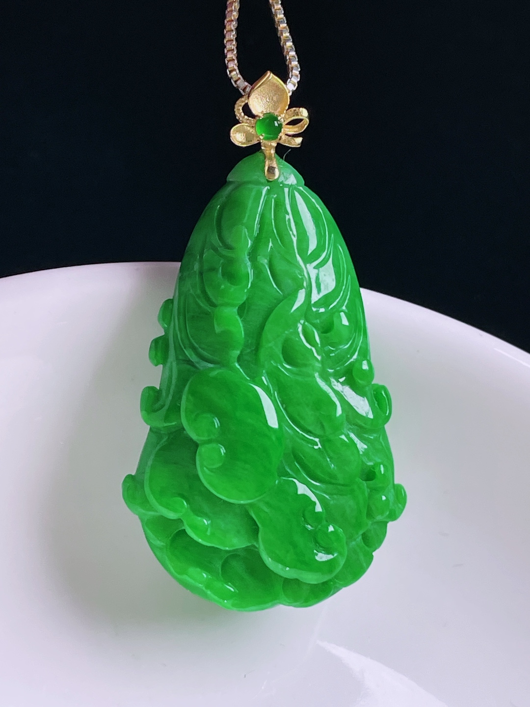 ️辣绿白菜，百财，老种起光，细底通透，尺寸：40.7裸石34.4/22.3/12mm0810