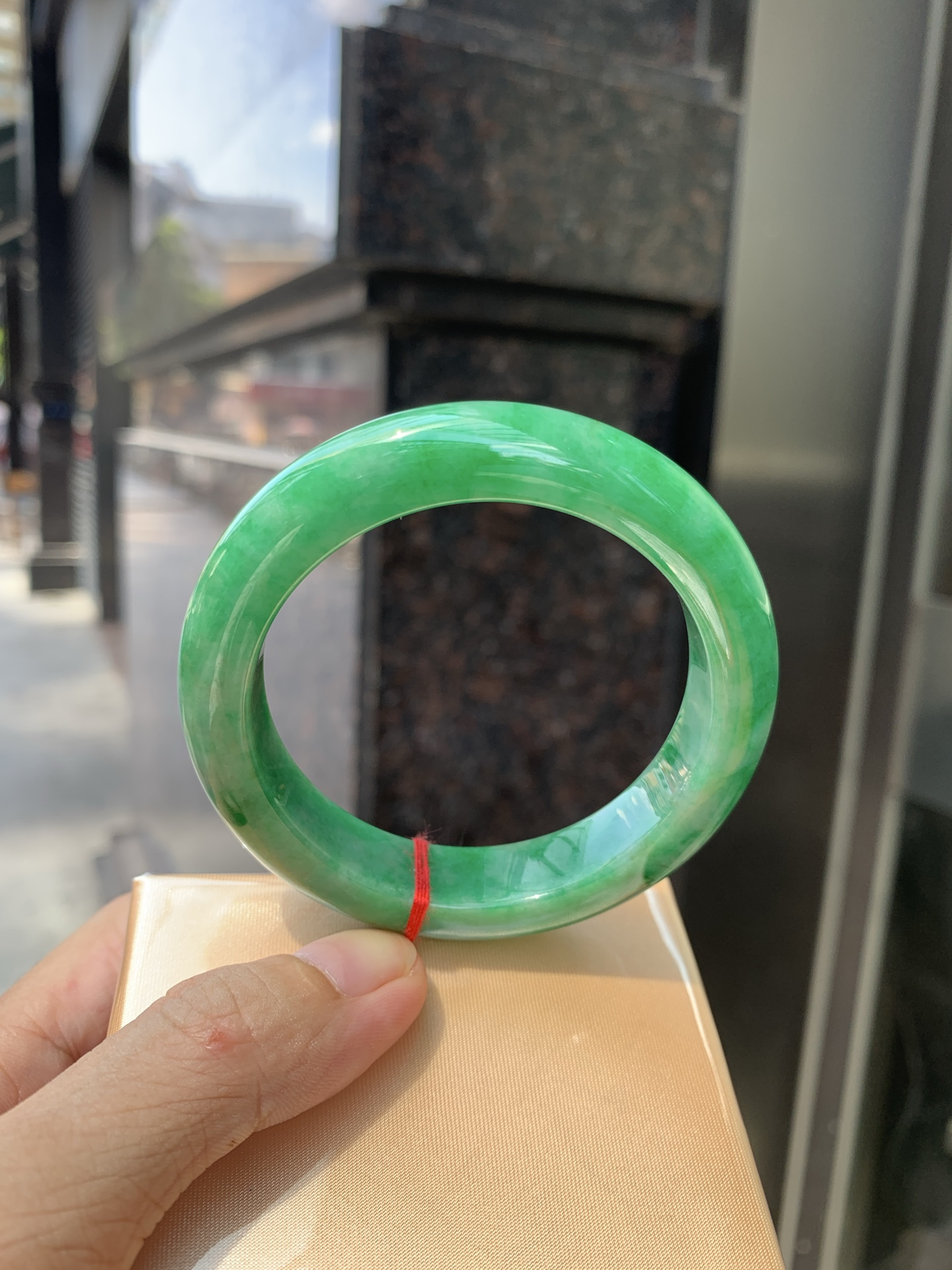 满绿正圈,打灯纹裂，表皮微扣