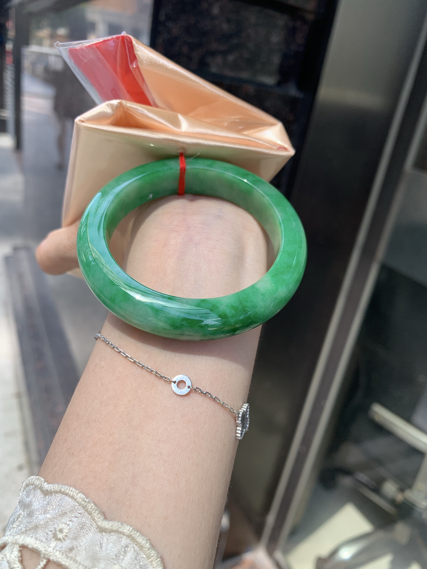 满绿正圈,打灯纹裂，表皮微扣