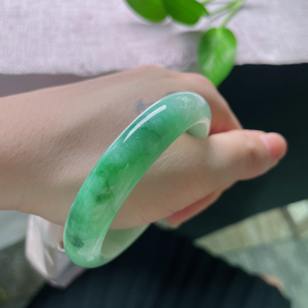 51.6/11.9/7.1，绿底正圈，水头好，颜色渐变，过渡自然，充满生机和希望，皮纹，56979a