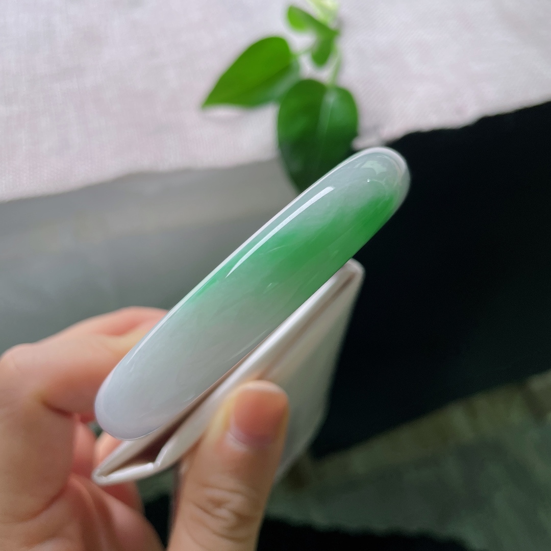 58.6/12.4/8.6，飘绿正圈，紫底作陪，底如凝脂，紫绿相生的浪漫，皮纹，56674