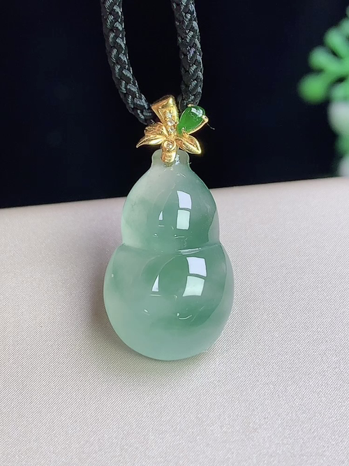 18k金镶冰飘花葫芦，无裂，尺寸17.5-10.9-5.6mm，D10kxd9