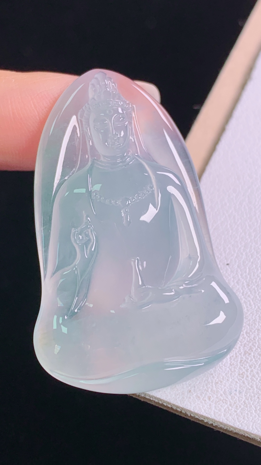 ️高品质观音菩萨，一刀切，种水，冰晶玉洁，无裂，尺寸:42.2-27.1-6.5mm