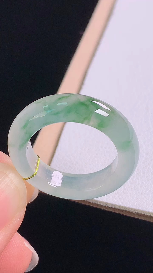 冰飘花指环，无裂，尺寸:圈口14/17.2-5.3-3.8mm 8