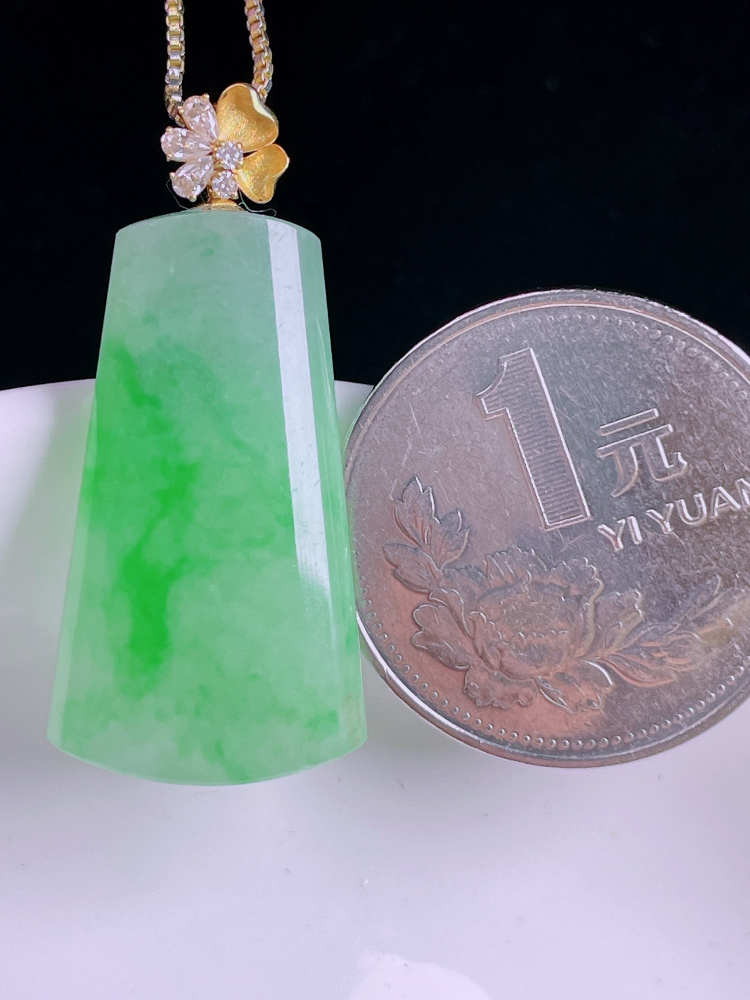 冰绿无事牌，老种起光，细底通透，尺寸：34.3裸石28.3/16.4/5.7mm0810