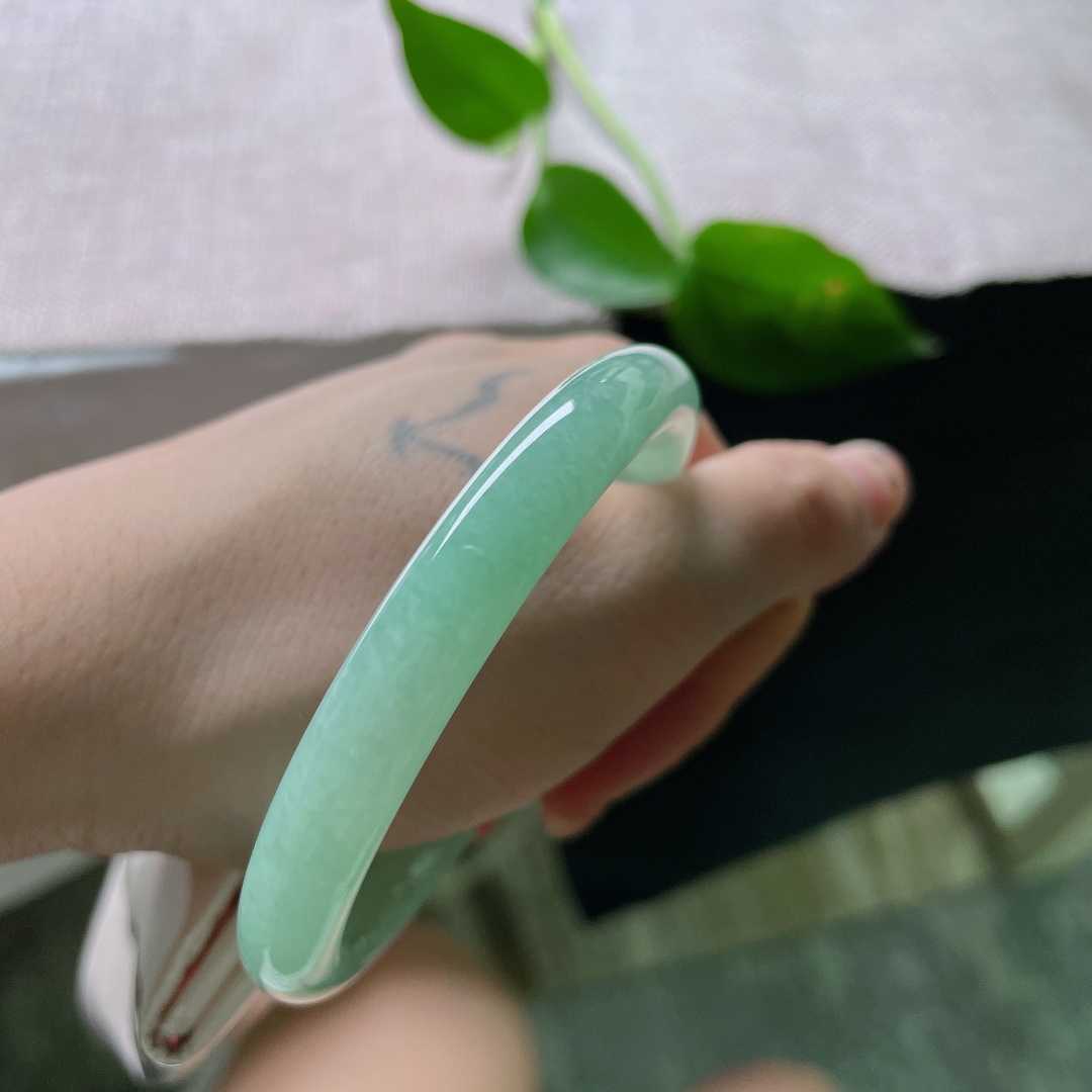 56.4/9果绿小圆条，浅笑嫣然，肉质细腻，干净，清爽自然，无裂，55982