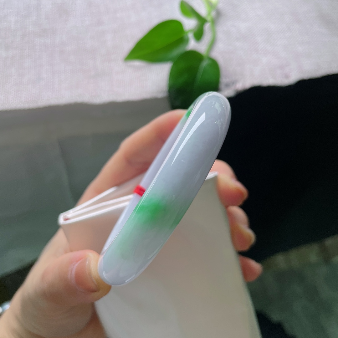 58.8/12.5/8.4，春彩正圈，翠色欲滴，春风执笔，把腕间晕成一场斑斓。皮纹，56673a