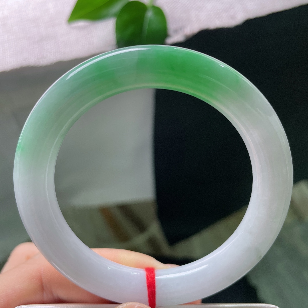 55/10.2飘绿圆条，白底青，恰似宣纸落墨，这一笔翠色，晕染了千年。横纹，56667a