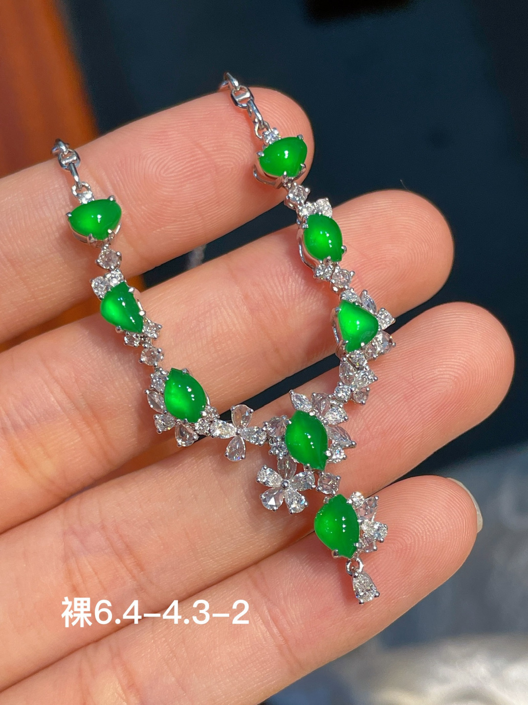 阳绿套链，18k金镶嵌，强烈推荐，6.4-4.3-2