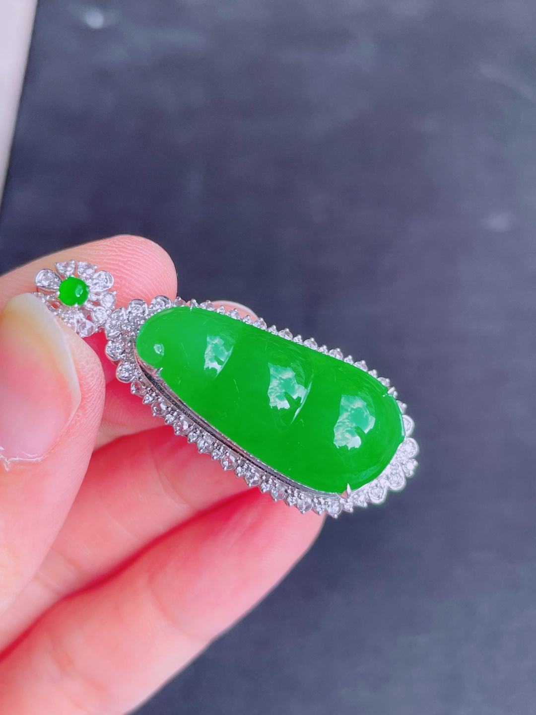 ️高冰绿福豆吊坠，晶莹剔透，新颖时尚，品相，30-14-5