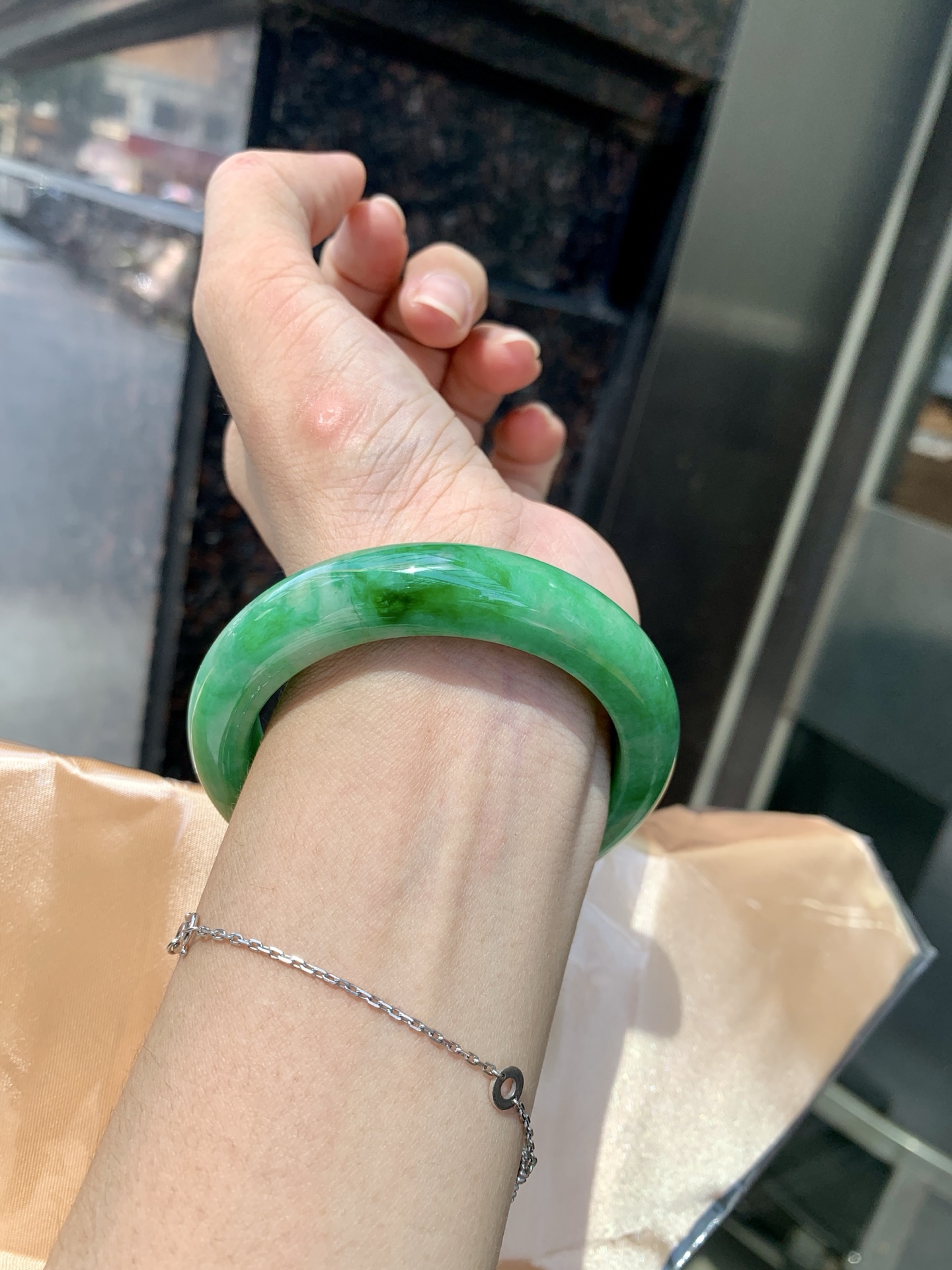 满绿正圈,打灯纹裂，表皮微扣