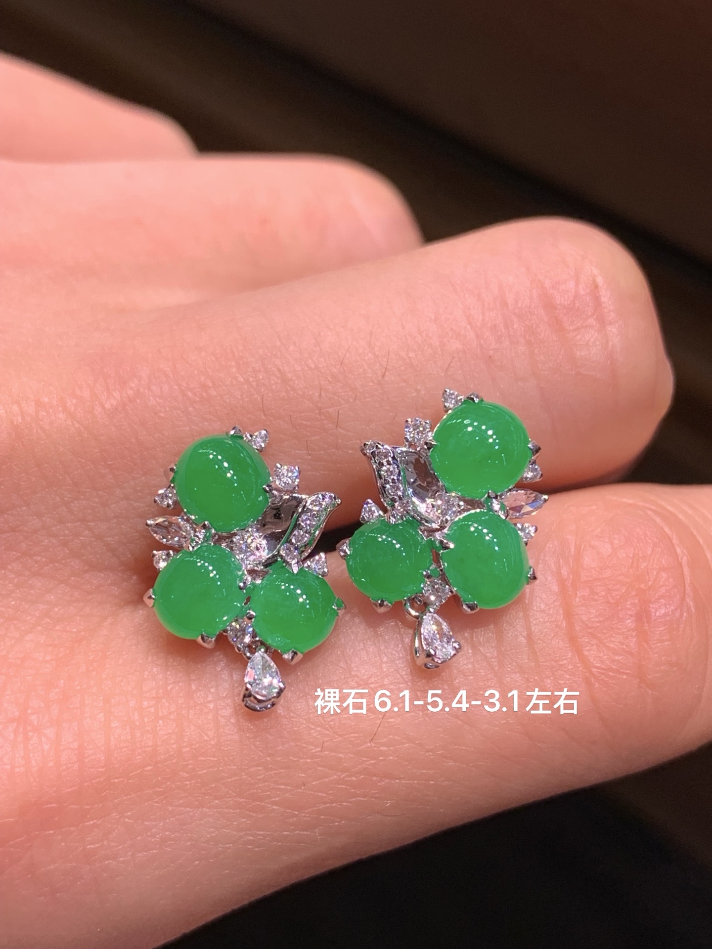 ️ 冰种阳绿蛋面耳钉