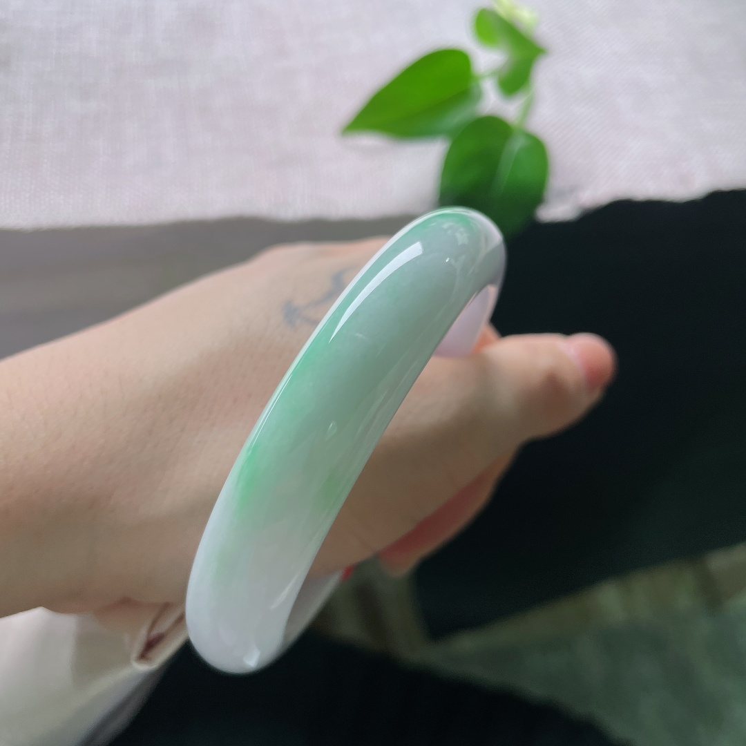 白底青正圈，细润，是低调的奢华，更是岁月的沉淀。横纹，56672a