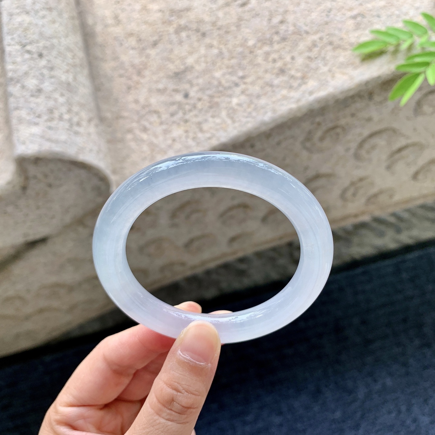 圆条53 54，圈口54.5/9.6/9.5，编码B2081206，描述冰粉紫，清透，水润，种老，细腻，无裂。