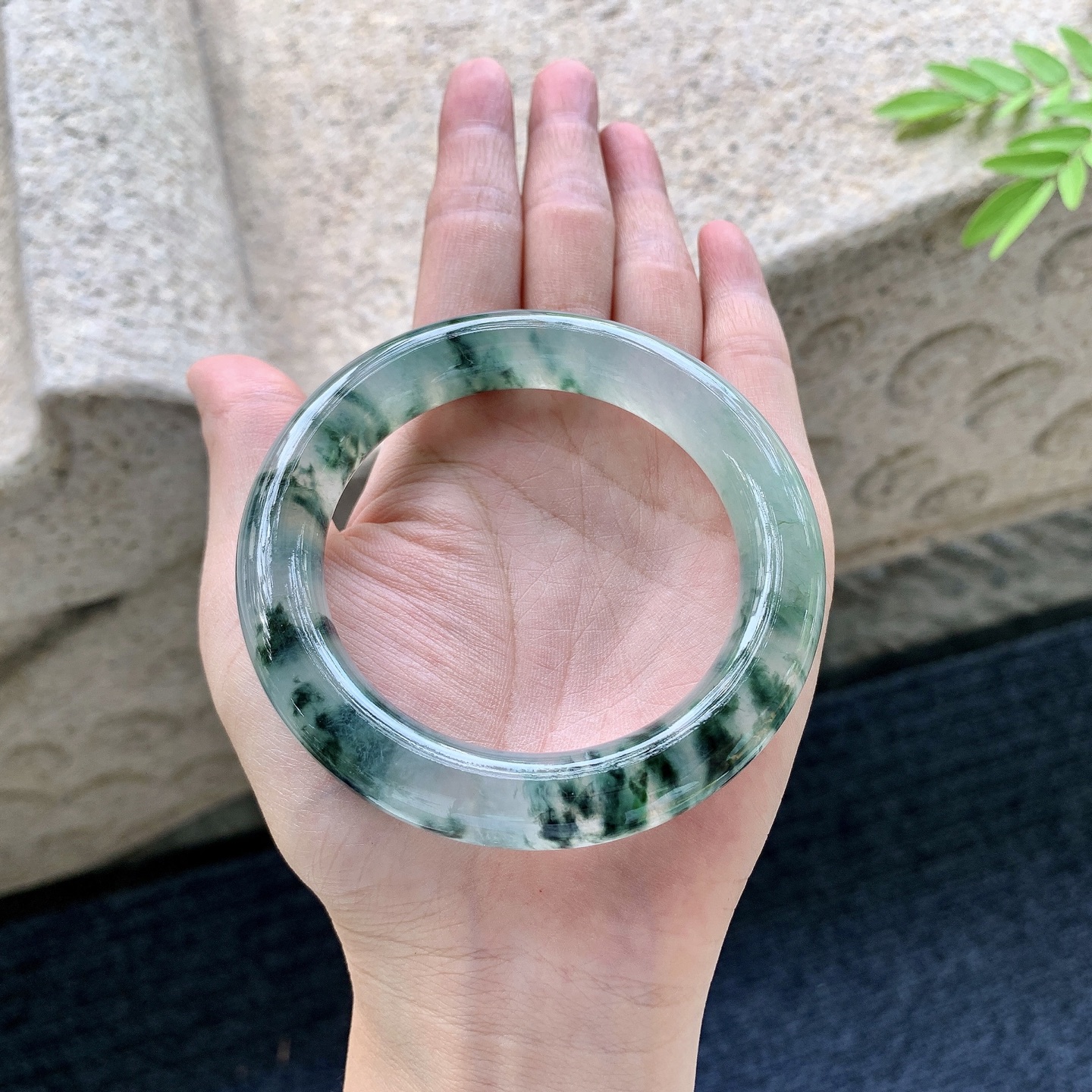圆条56 57，圈口57/11.5/11.2，编码BA081244，冰种飘花，清透，水润，种老，细腻，有棉线