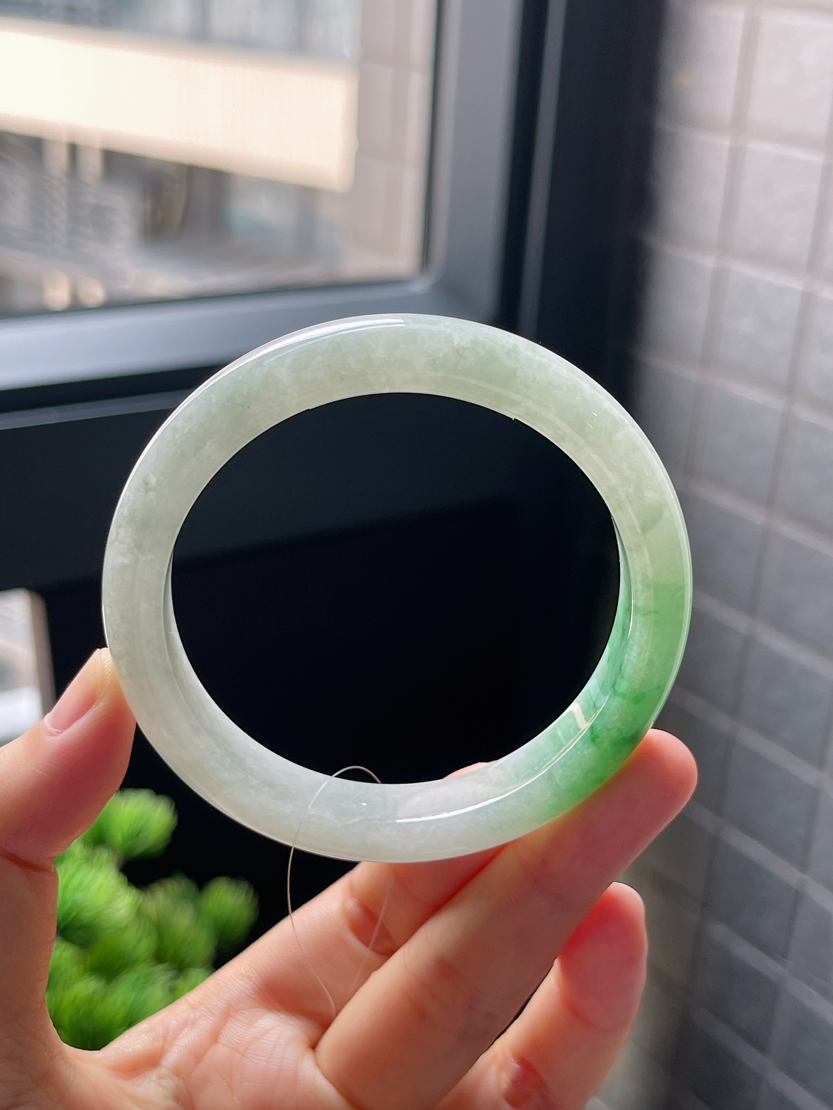 正圈55.2圈口，翡翠冰糯种飘绿手镯