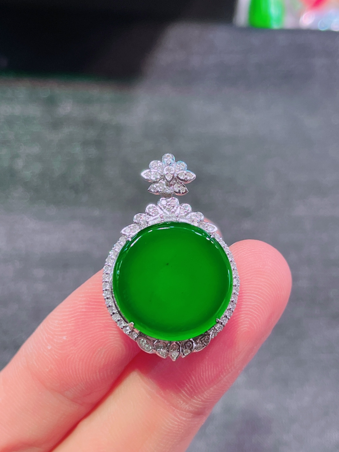 ️高冰绿平安扣吊坠，晶莹剔透，新颖时尚，品相