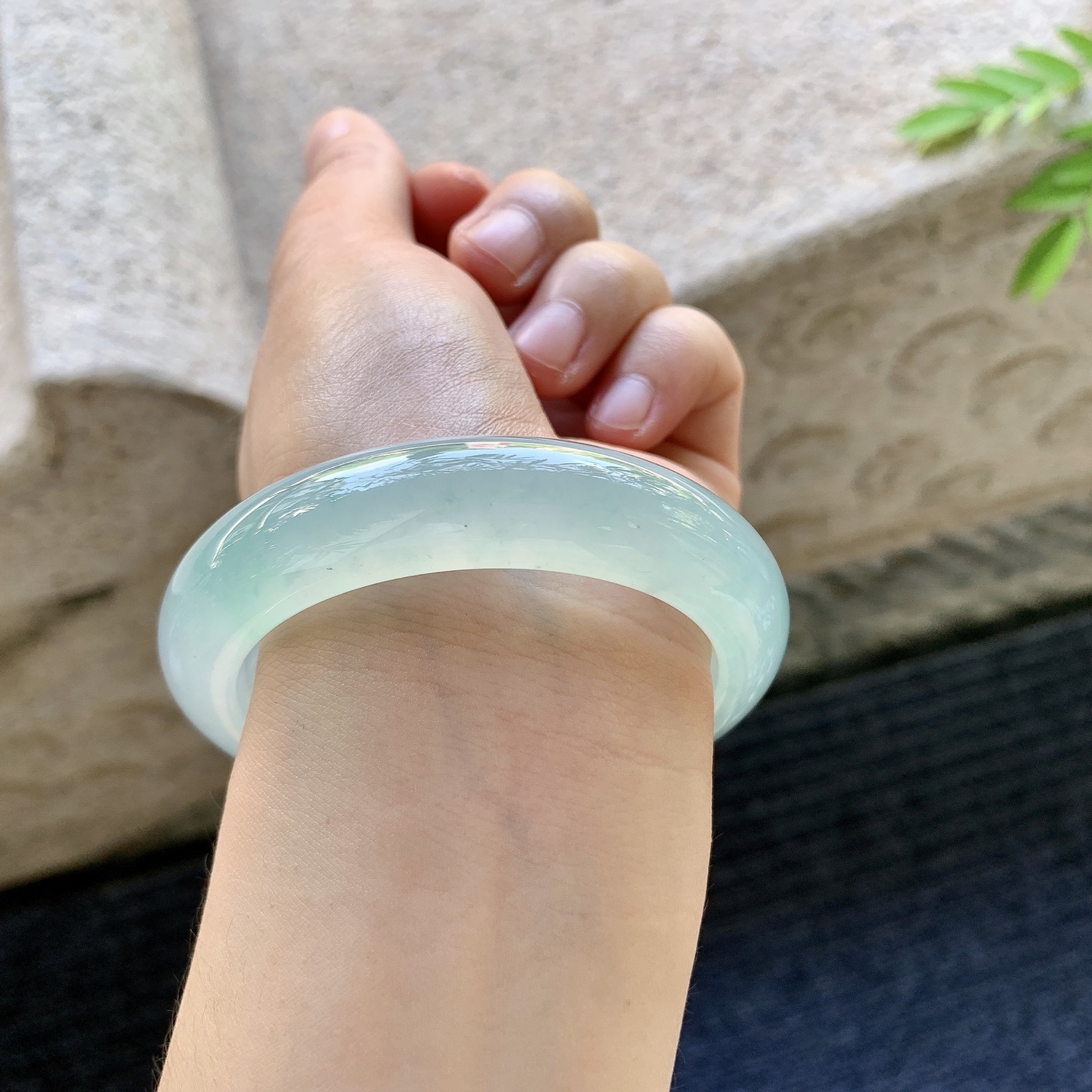 正圈54 55，圈口54.5/13.8/8.8，编码LH081234，冰晴绿，水润，种老，细腻，打灯有絮线