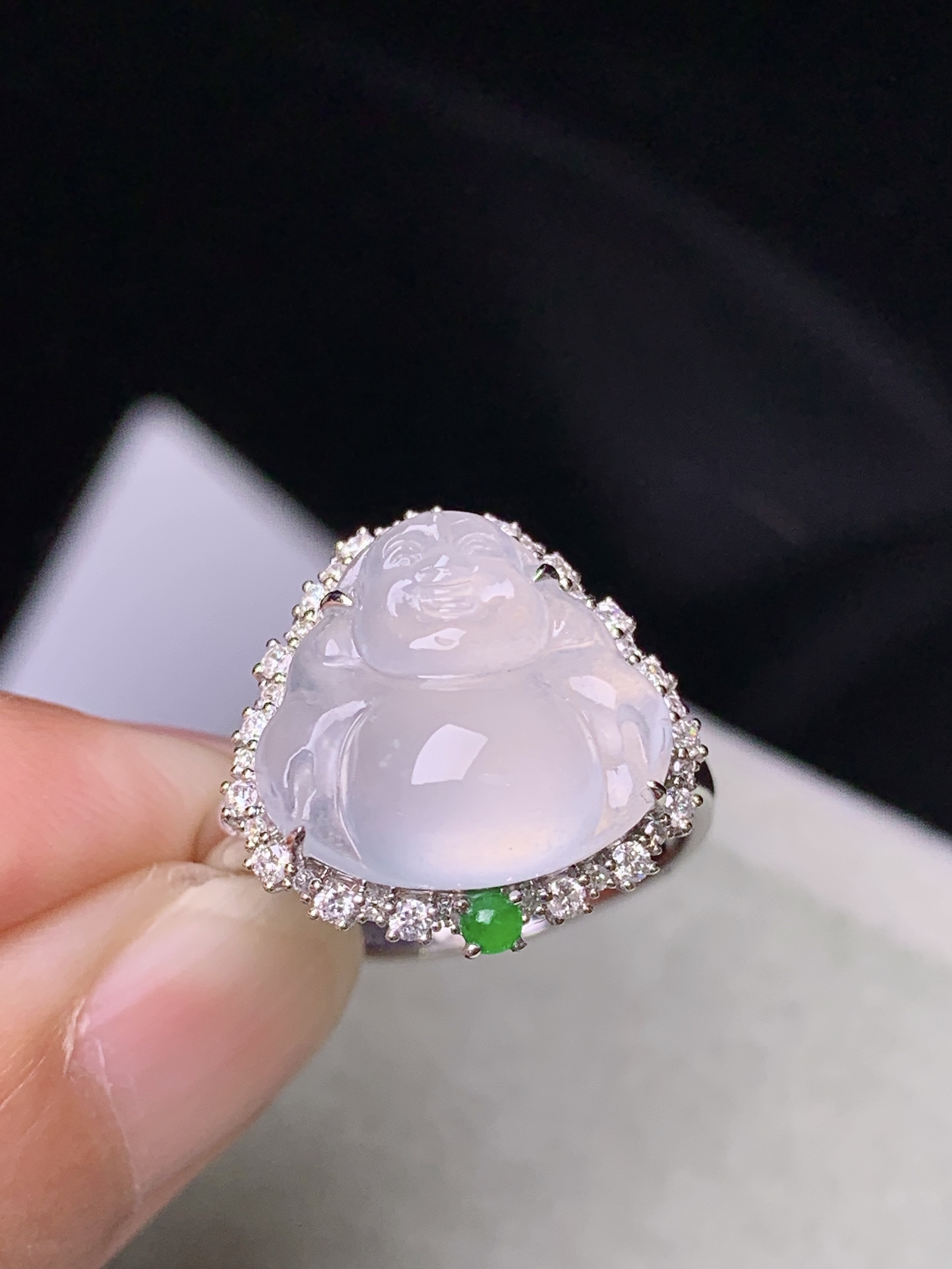 18k金钻镶嵌冰种佛公戒指 玉质细腻 色泽艳丽清新 水润亮眼 圈口14 整体尺寸16.6*9.3 t1