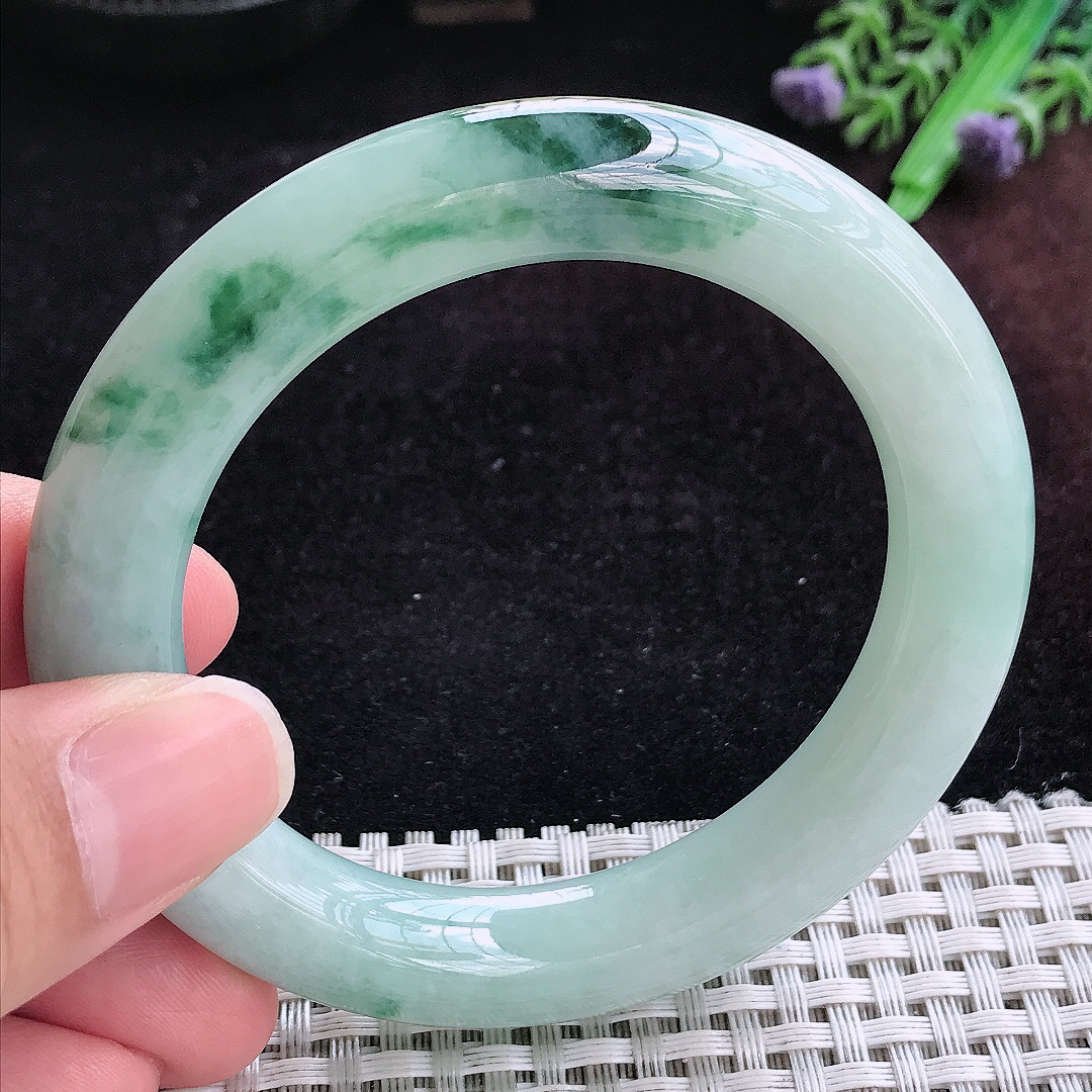 实拍A货翡翠54.5/11.1老坑精美冰润飘花胖圆条手镯玉镯平安镯女款