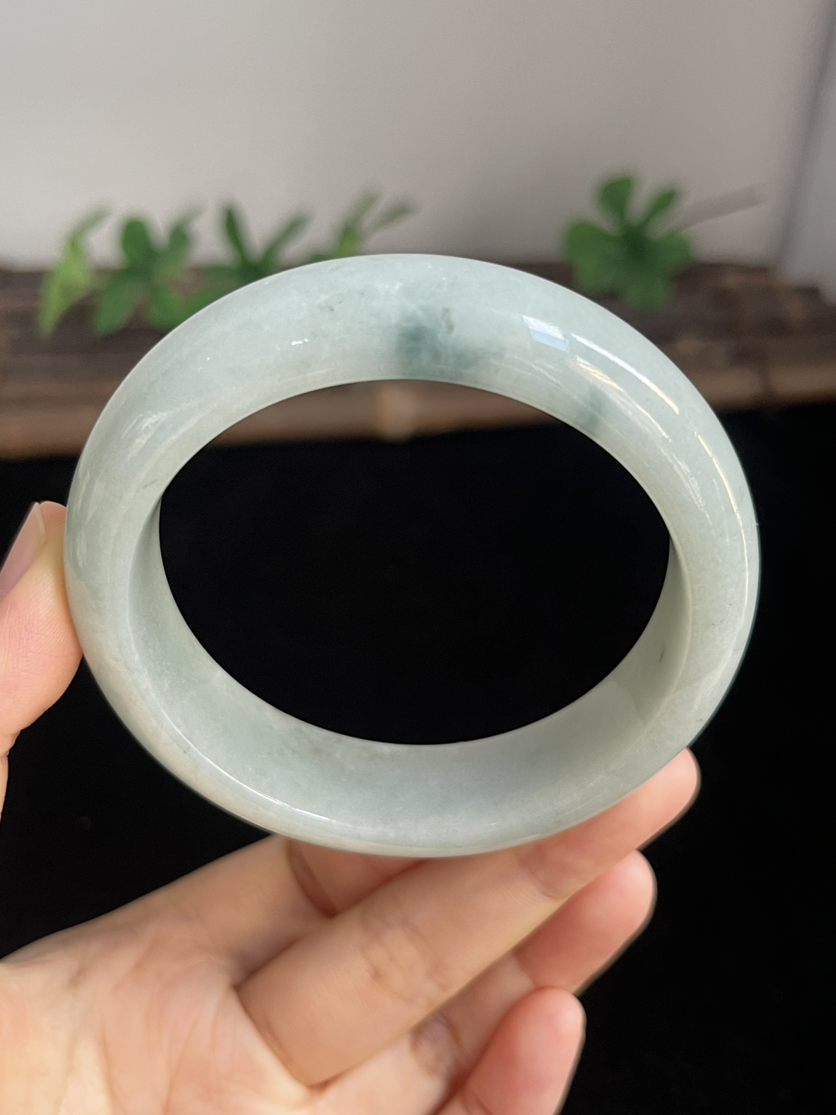 正圈58圈口，翡翠糯化种飘绿手镯