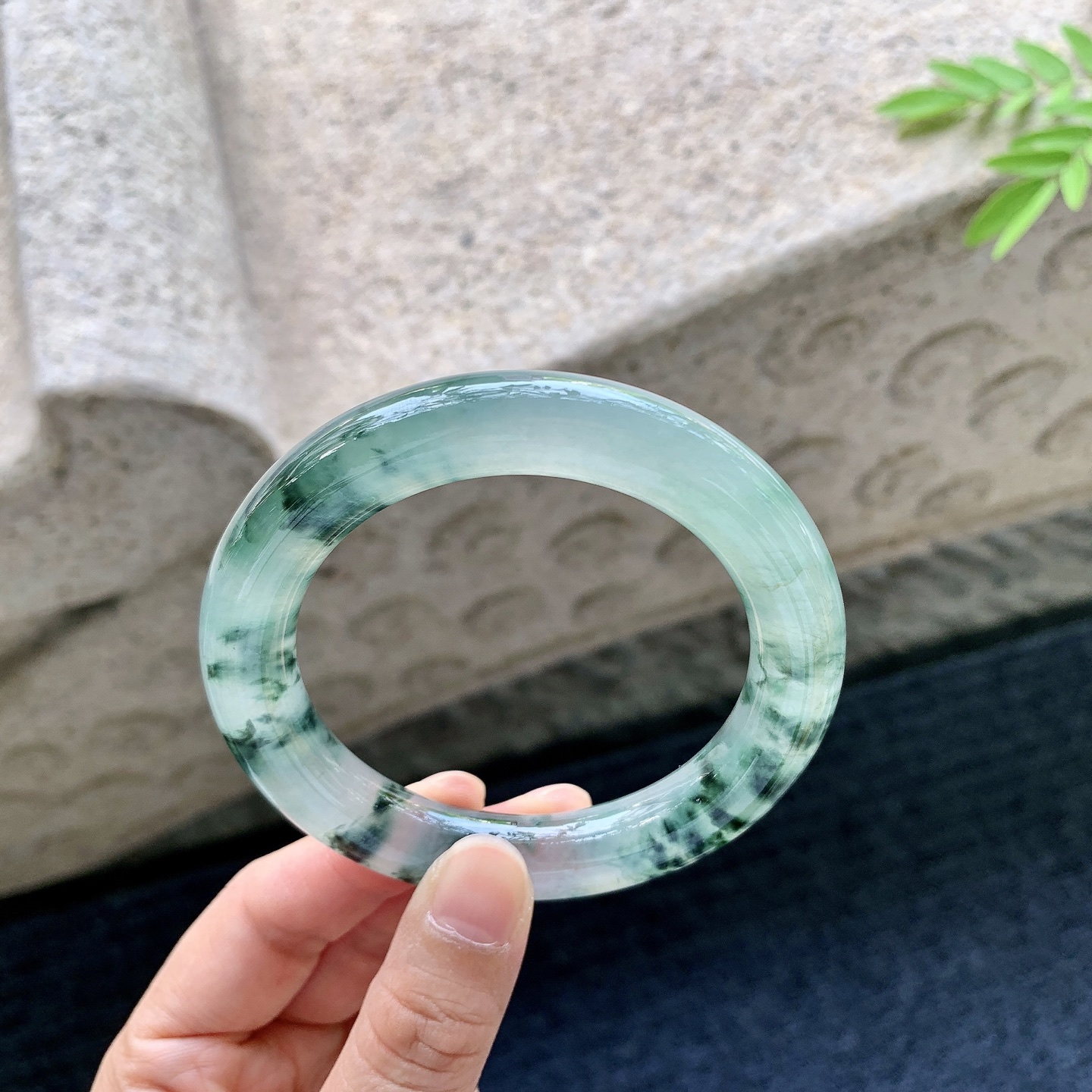 圆条56 57，圈口57/11.5/11.2，编码BA081244，冰种飘花，清透，水润，种老，细腻，有棉线