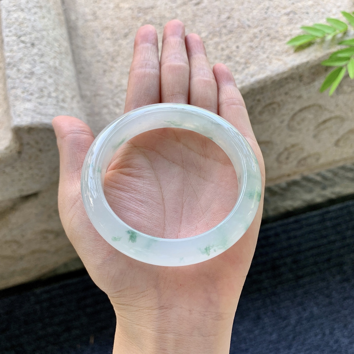 正圈56 57，圈口56.2/11.6/8.6，编码C5081250，描述飘花，清透，水润，种老，细