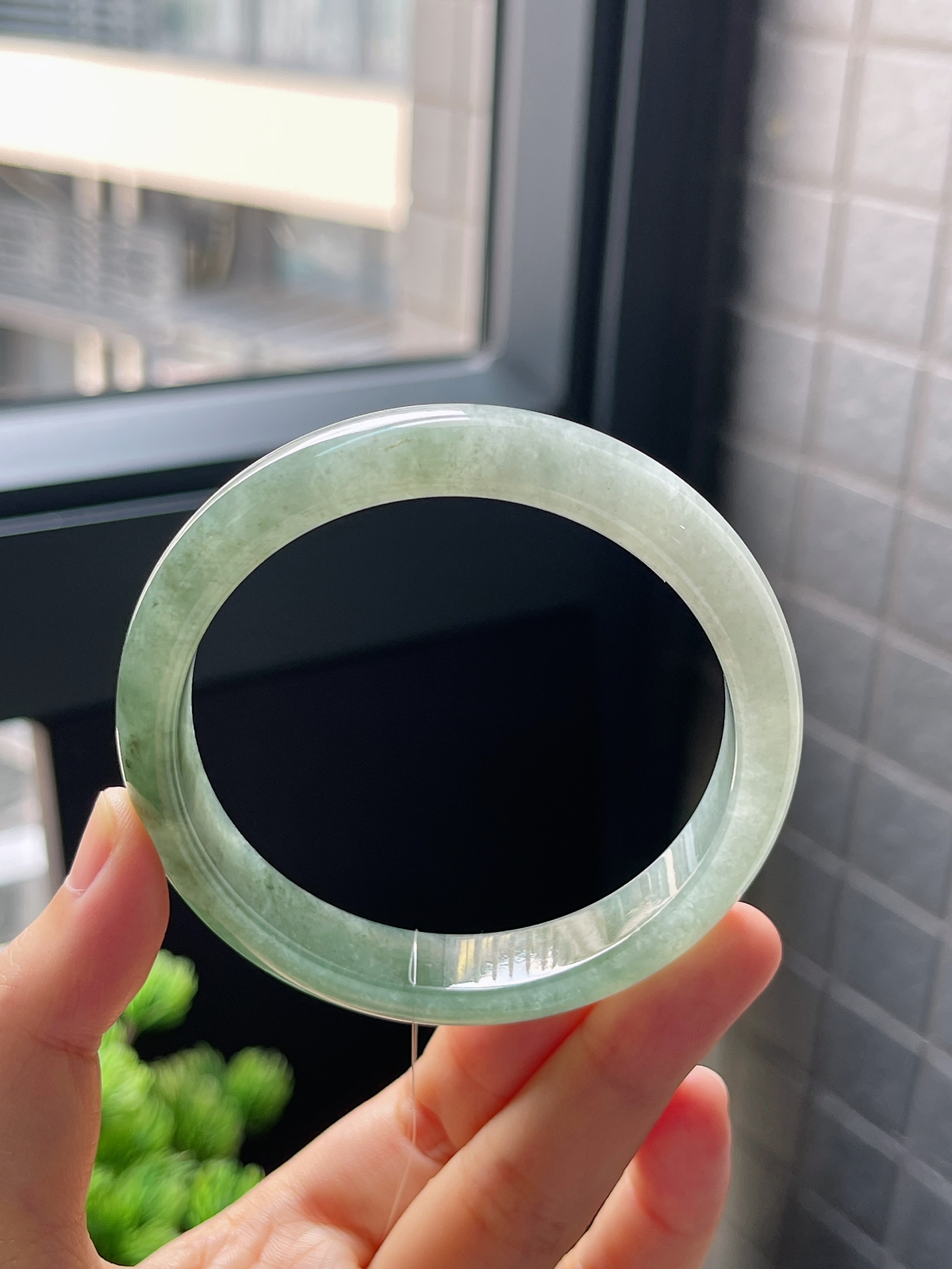 正圈59.2圈口，翡翠冰糯种飘绿手镯