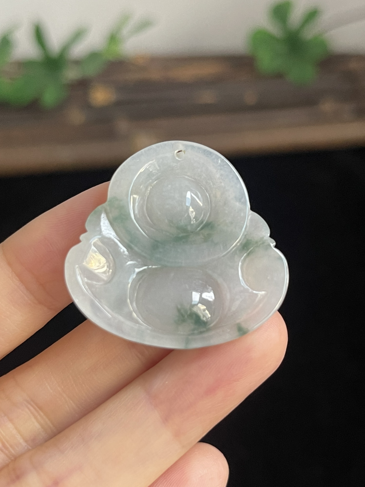 翡翠冰糯种飘绿吊坠