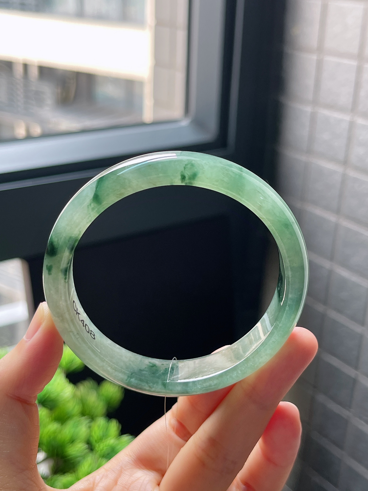 正圈58.2圈口，翡翠冰糯种飘绿手镯