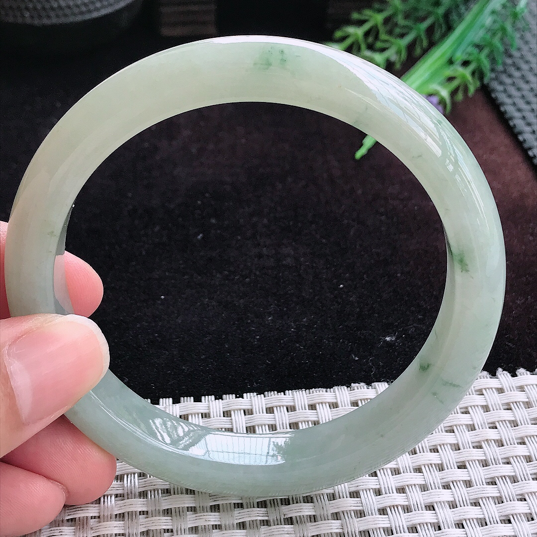 实拍A货翡翠63/11.4/8.7大圈口老坑温润飘花手镯宽边玉镯平安镯女款