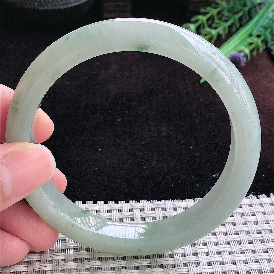 实拍A货翡翠63/11.4/8.7大圈口老坑温润飘花手镯宽边玉镯平安镯女款