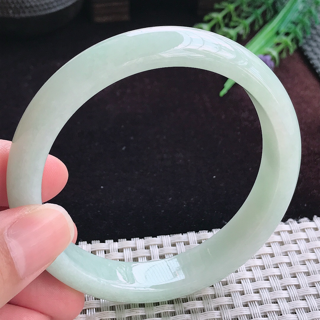 实拍A货翡翠62/13.8/5大圈口老坑秀气温润晴底手镯宽边玉镯平安镯女款