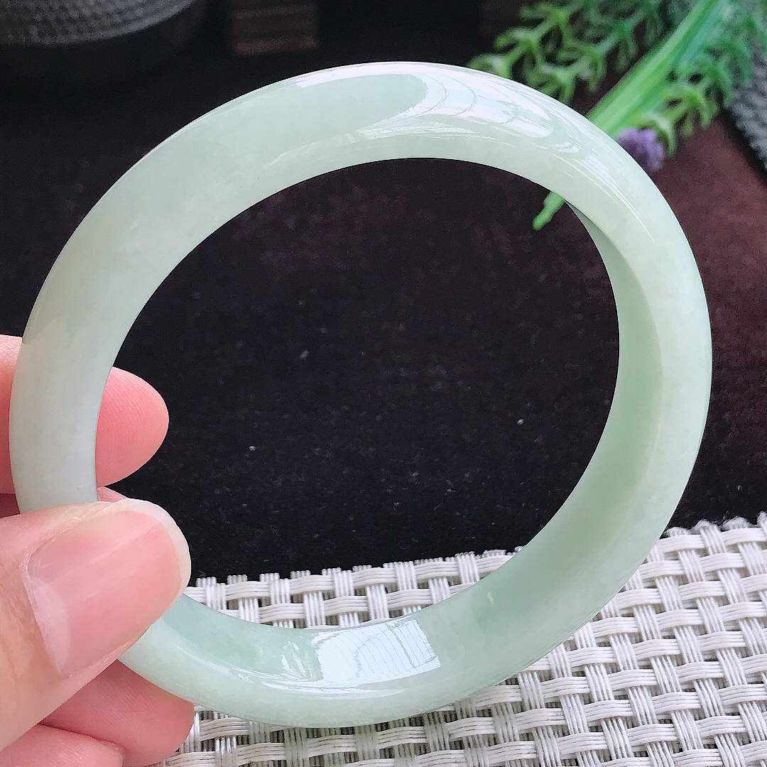 实拍A货翡翠62/13.8/5大圈口老坑秀气温润晴底手镯宽边玉镯平安镯女款