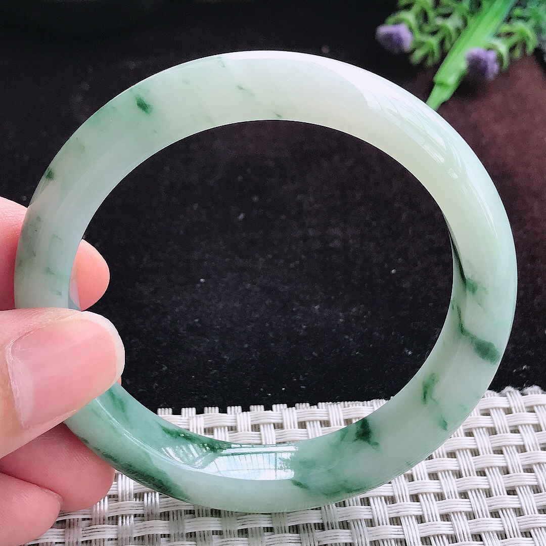 实拍A货翡翠57.8/11.3/8.6老坑精美冰润飘花手镯宽边玉镯平安镯女款