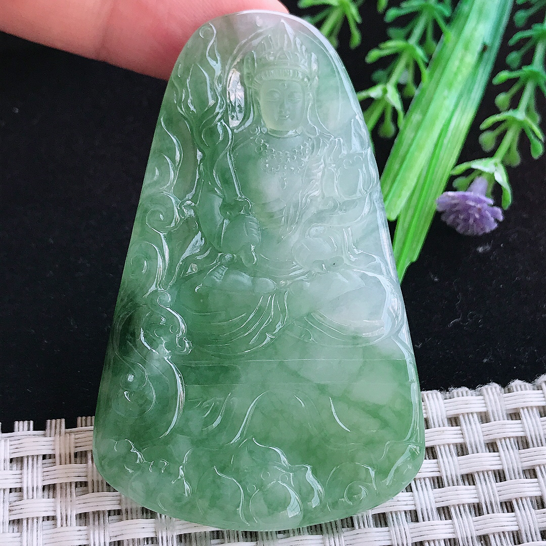 实拍A货翡翠66.5/41.5/4.6老坑冰润飘绿虚空藏菩萨吊坠翡翠玉挂件