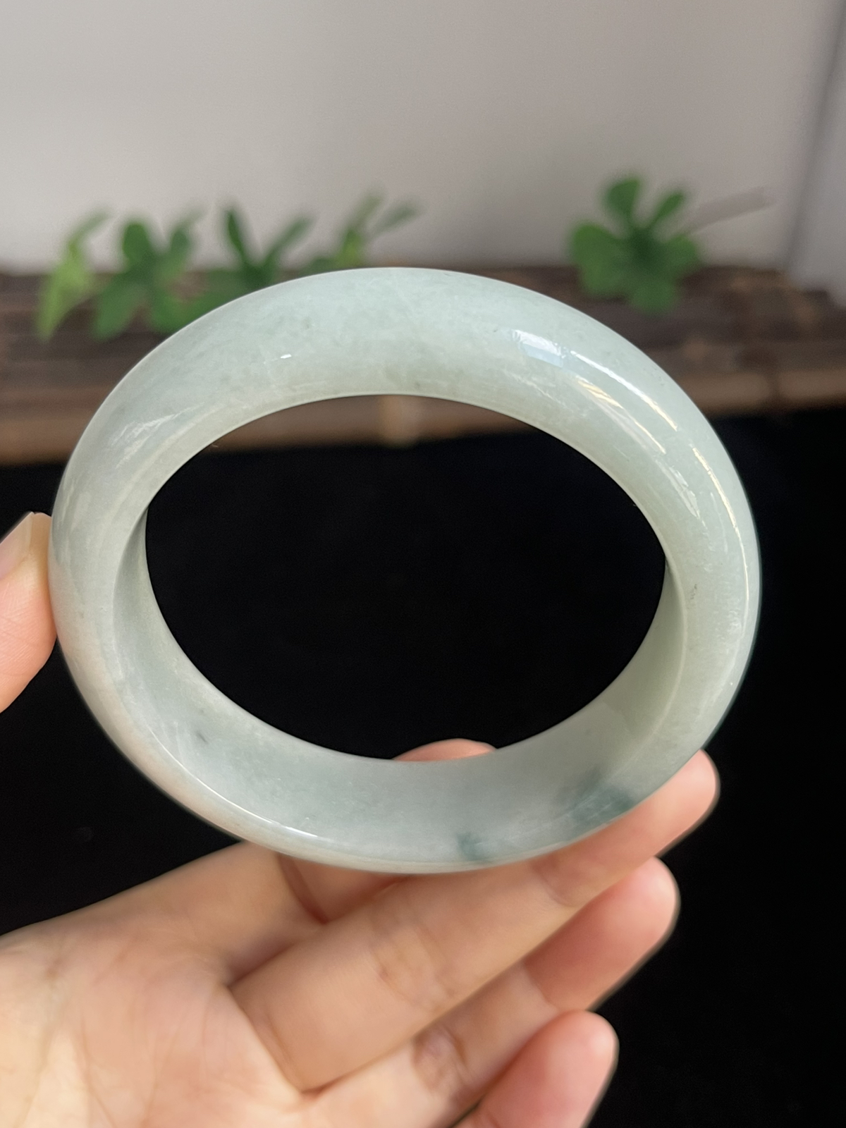 正圈58圈口，翡翠糯化种飘绿手镯