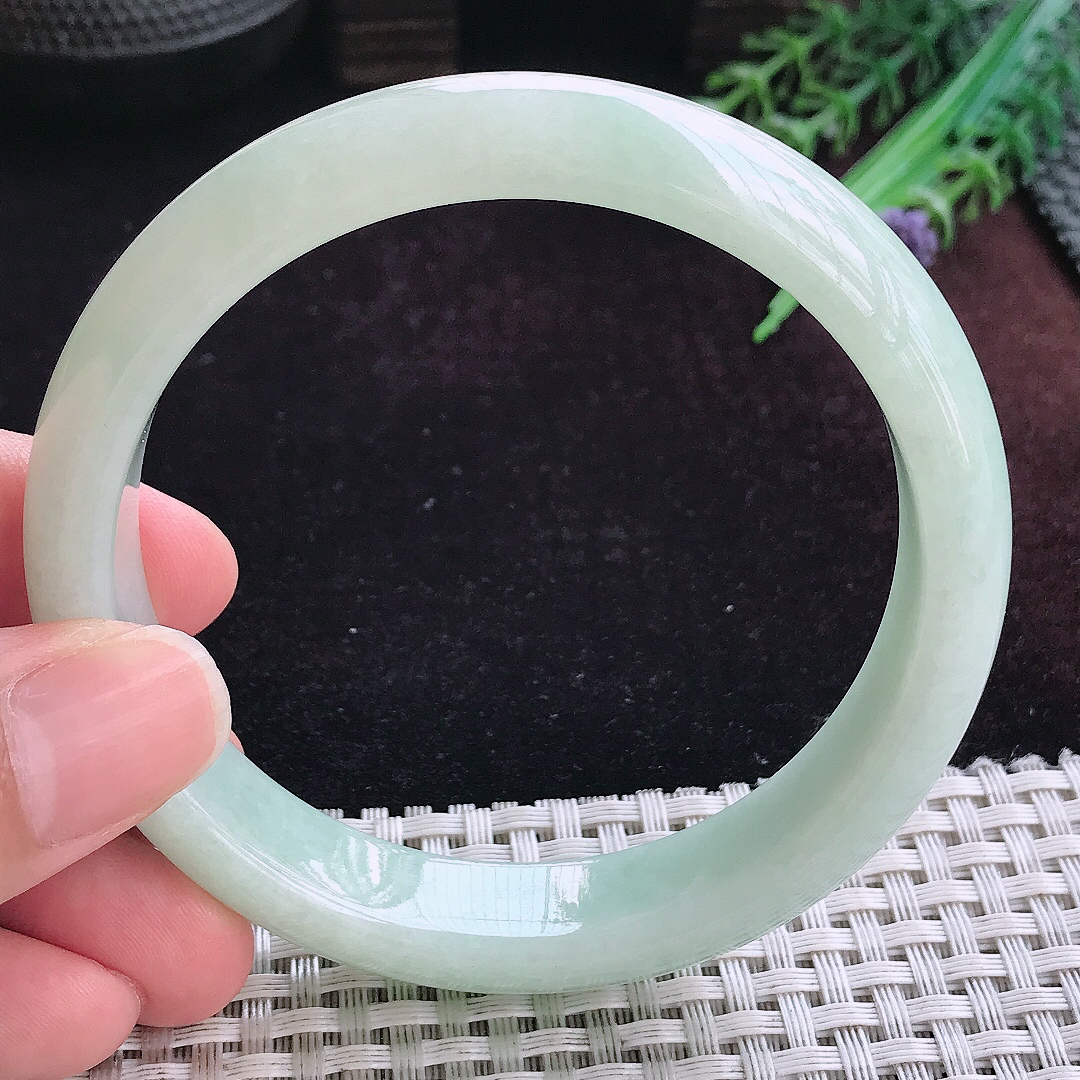实拍A货翡翠62/13.8/5大圈口老坑秀气温润晴底手镯宽边玉镯平安镯女款