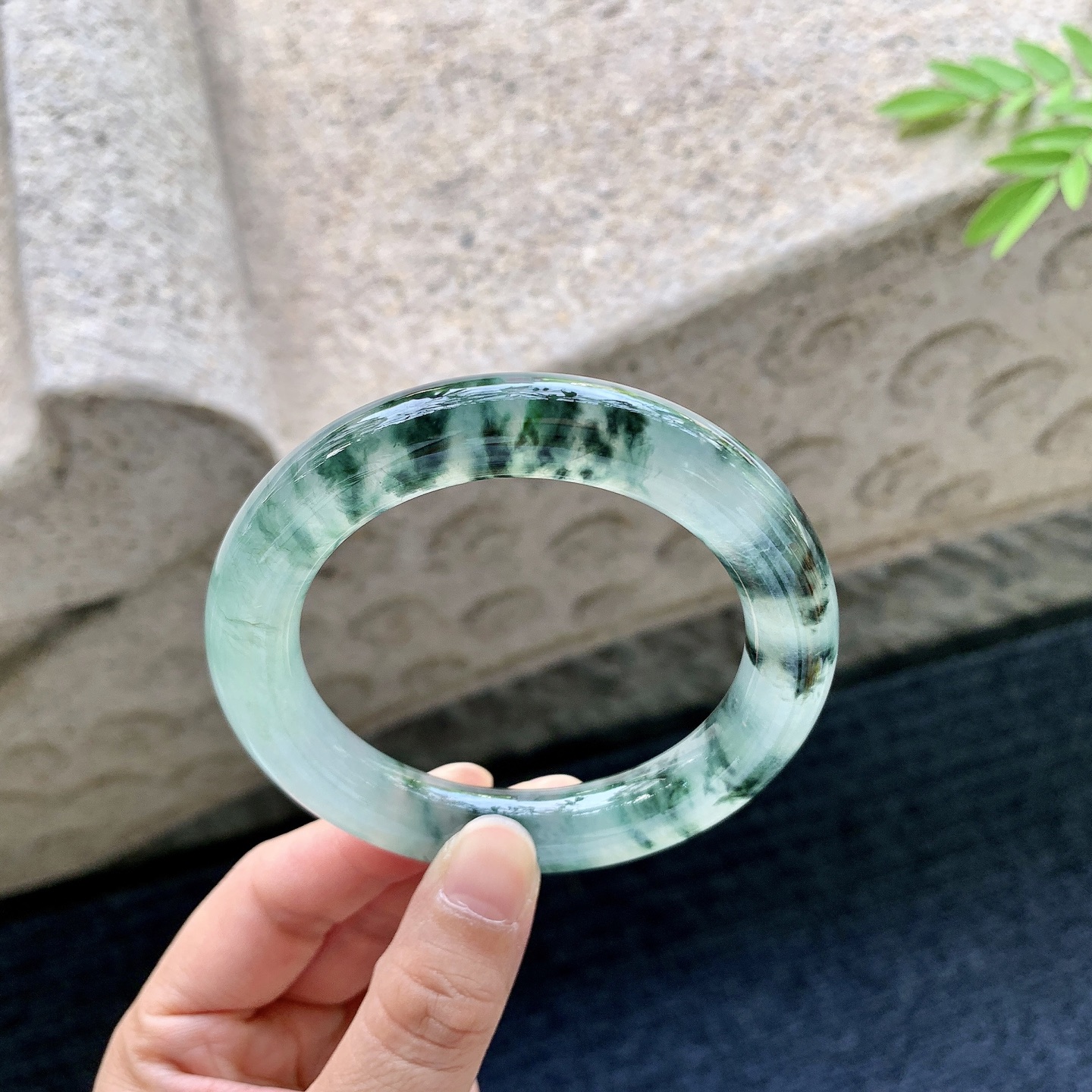 圆条56 57，圈口57/11.5/11.2，编码BA081244，冰种飘花，清透，水润，种老，细腻，有棉线